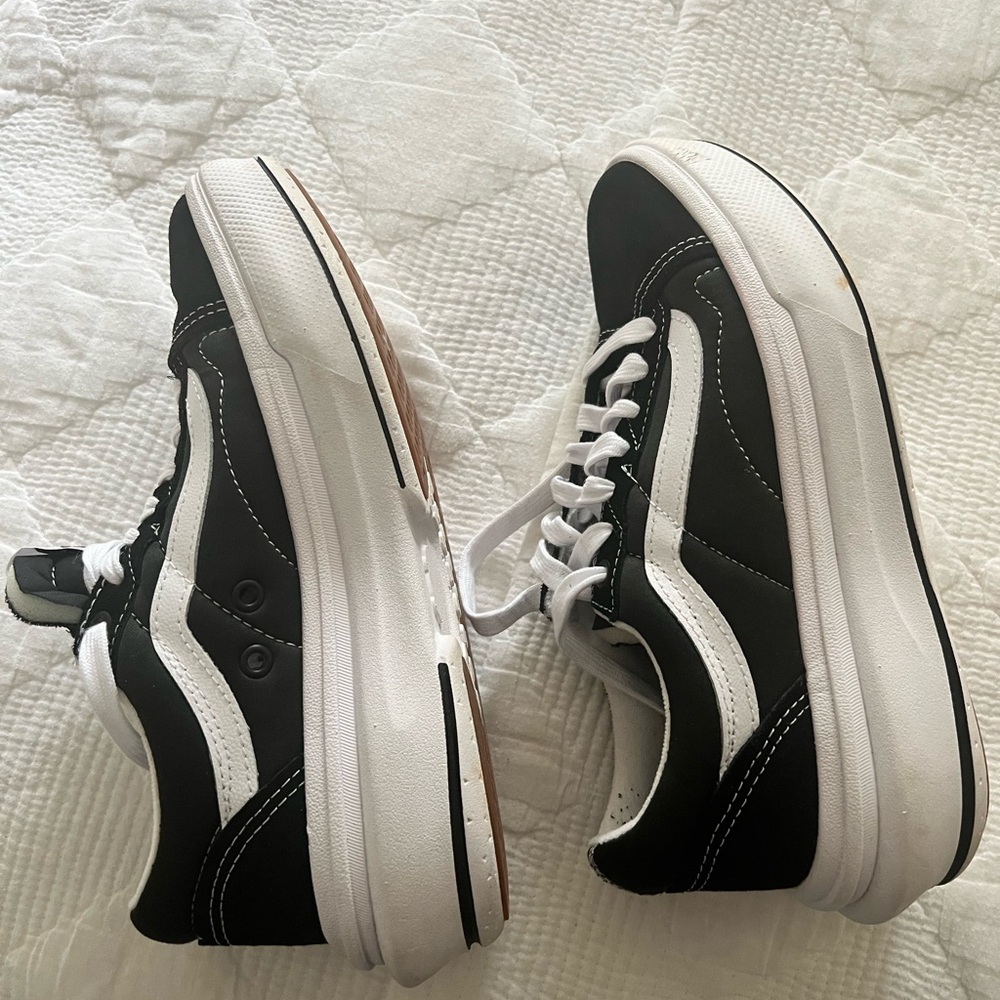 Vans Black and White Women's Sneakers - Picture 2 of 3